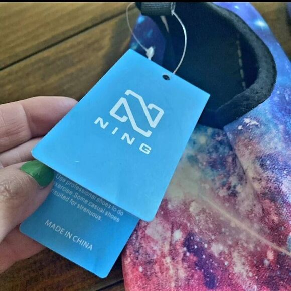 NWT NING ADULT WATER SHOES - Picture 4 of 5